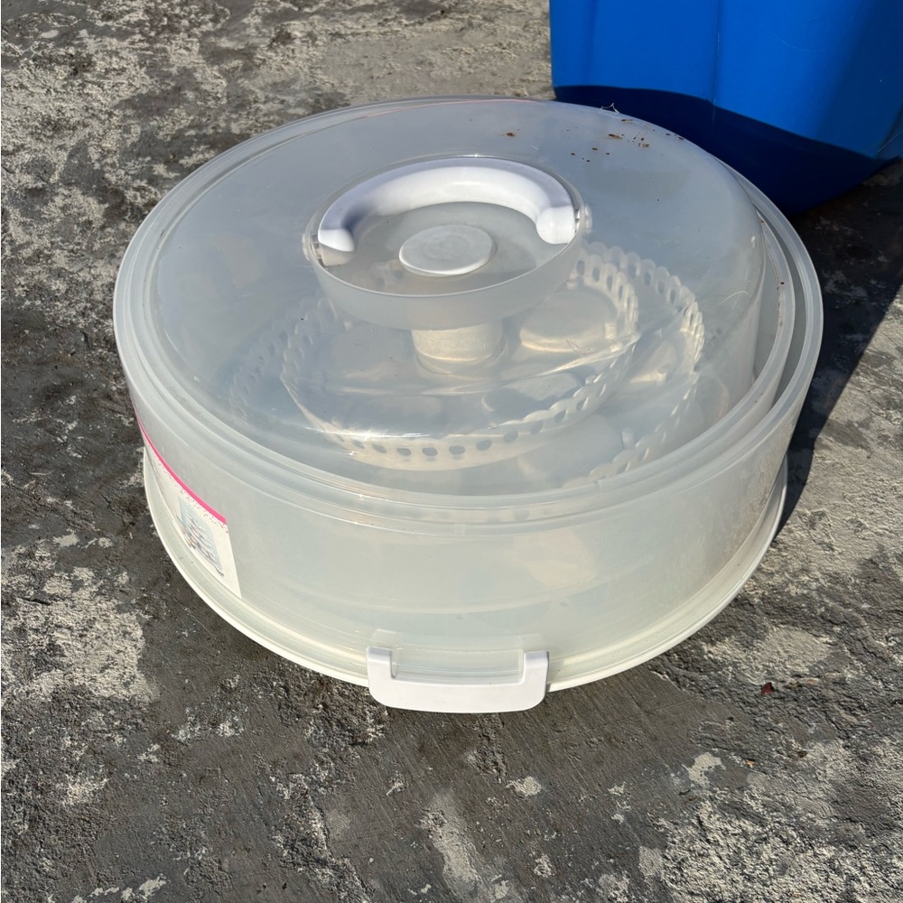 Round White Cake Carrier with Handle